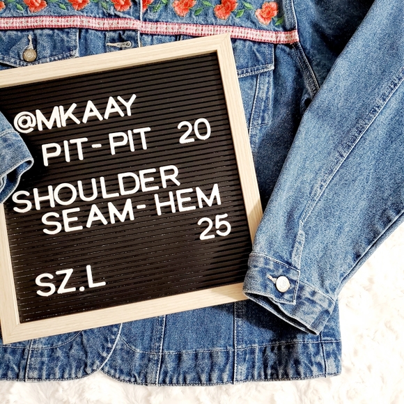 Bill Blass Floral embroidered jean jacket Lg. Petite - Picture 7 of 7